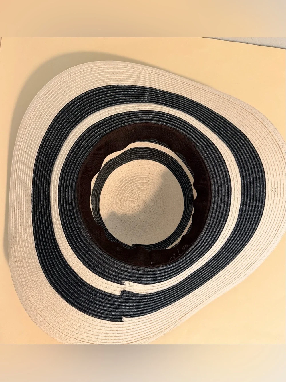 Chic Wide-Brim Striped Sun Hat – Black & Cream